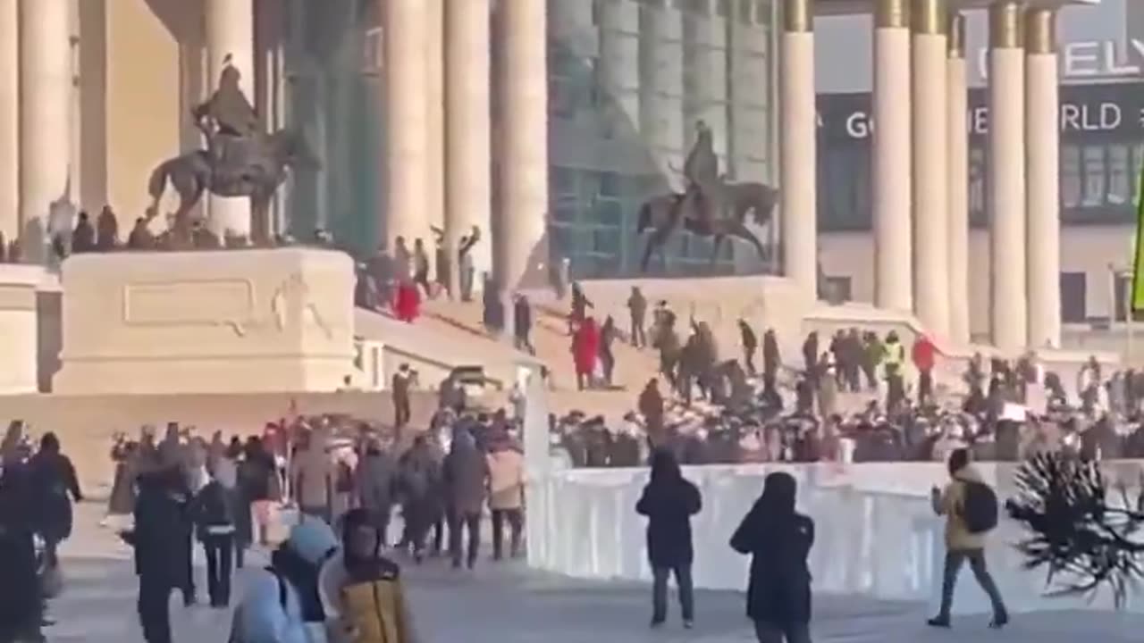 Protestors are attempting to breach the Government