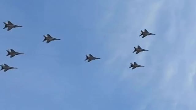 Ruské stihačky ve formaci Z na počest speciální vojenké operace na Ukrajině