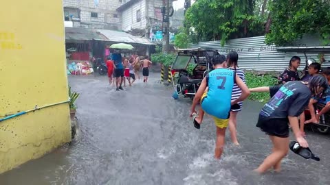 Heavy Rain and Flood in Central Signal Village Taguig