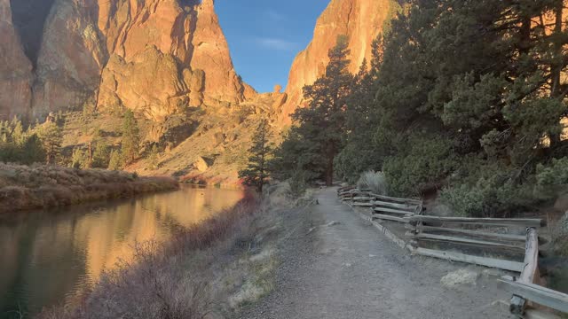 The Heart of River Trail – Smith Rock State Park – Central Oregon