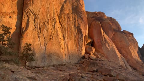 Central Oregon – Smith Rock State Park – Glowing Canyon Walls – 4K