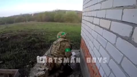 Ukrainian Infantry Push Russians Out of a Village