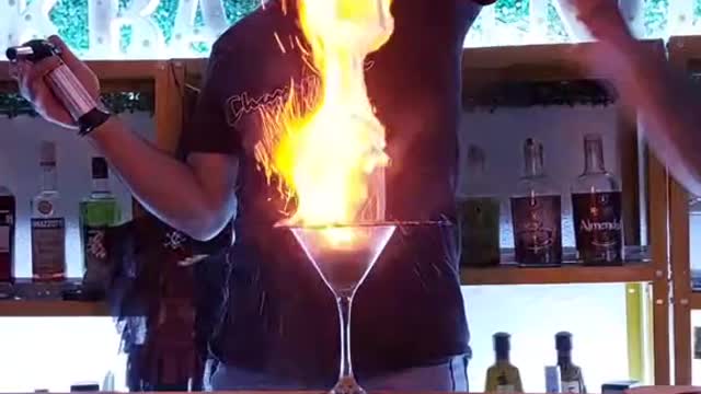 LAMBORGHINI LUCETE DETRAS DE LA BARRA EN MK BARTENDING 🇨🇱