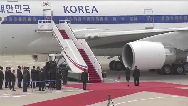 Kim Jong Un welcomes South Korea's Moon Jae-in in Pyongyang