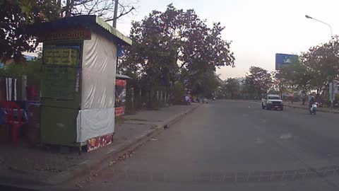 Motorbiker flips into pickup truck