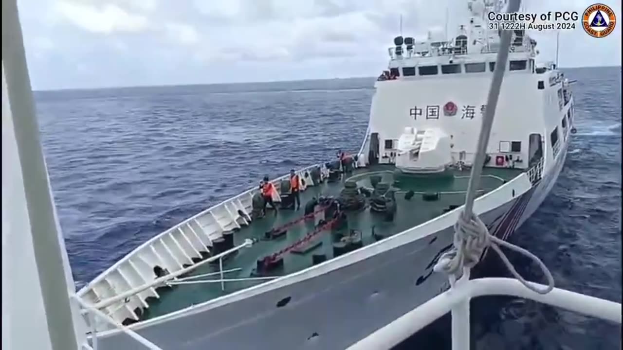 A Chinese Coast Guard vessel has rammed a Philippine Coast Guard near the Escoda Shoal.mp4