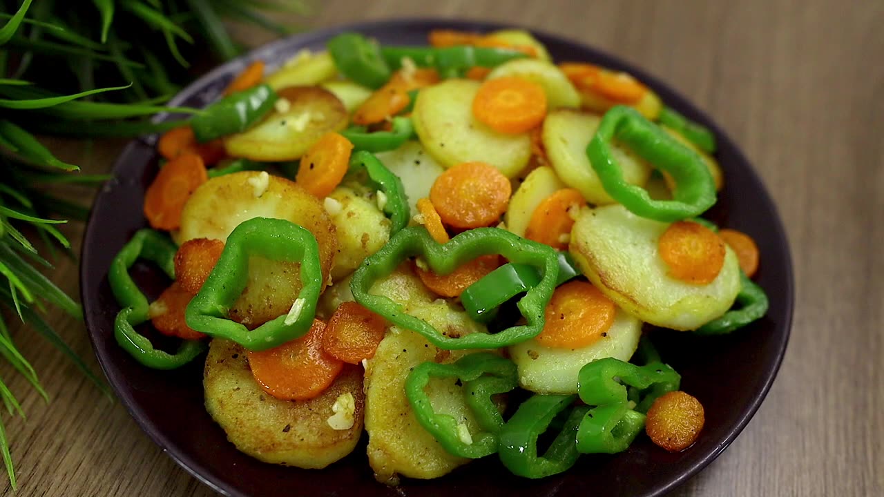 Recipe for delicious potatoes with vegetables! A quick and easy side dish!