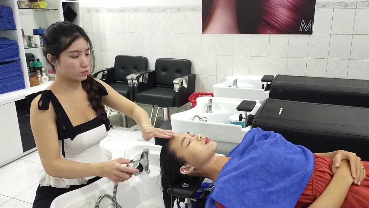[ASMR] How gentle she is, My favorite facial massage. She does the best