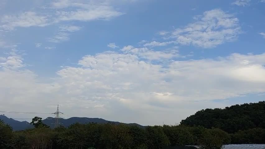 clouds in the blue sky