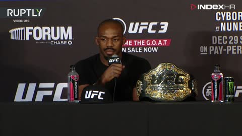 Jones nakon trijumfa poručio Cormieru: Tatica se vratio, dođi po svoj pojas