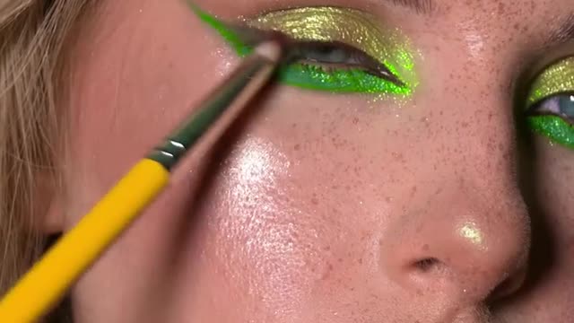 How to Apply Neon Makeup