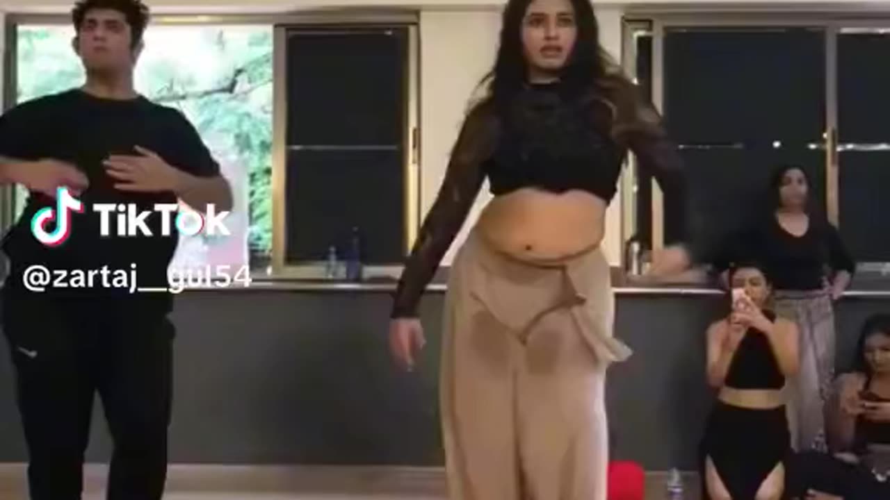 HOT GIRLS Dancing on Tere jasy mashooqa🥰🥰🥰