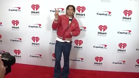 Music stars walk red carpet for iHeartRadio Festival