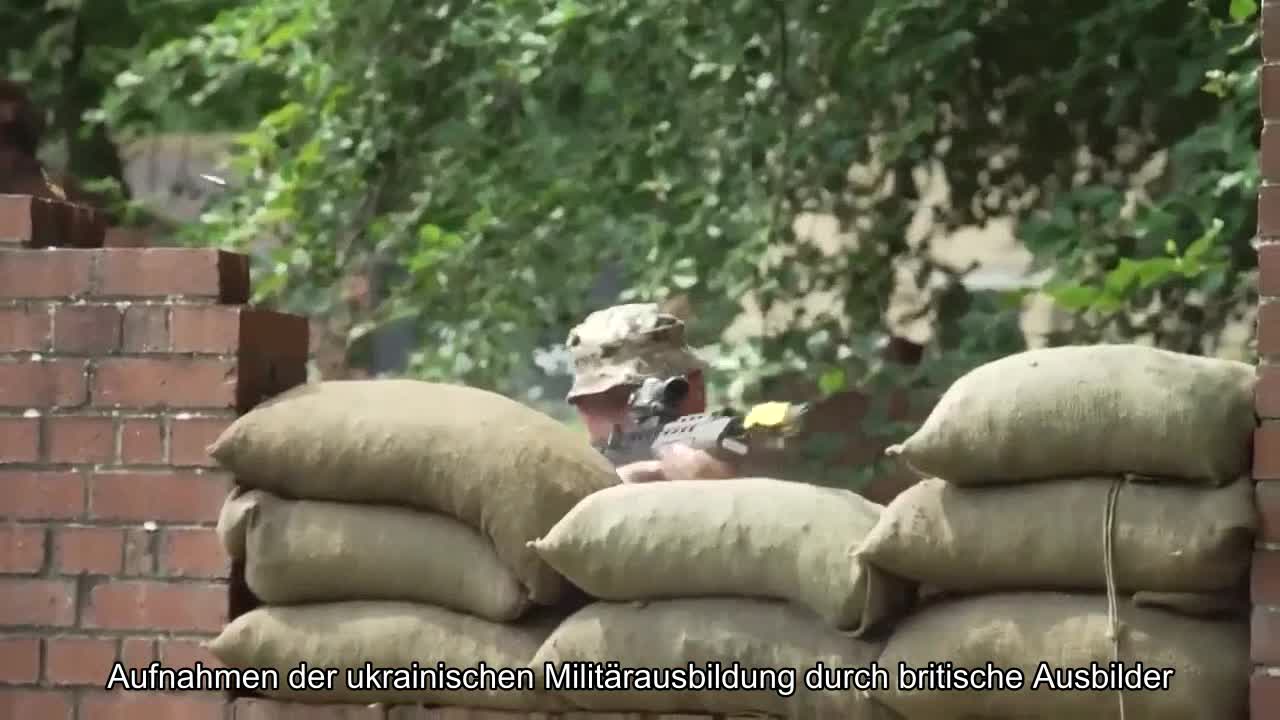 Aufnahmen der ukrainischen Militärausbildung durch britische Ausbilder