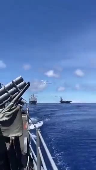 Αεροσκάφη του Αμερικανικού Ναυτικού πετούν κοντά στην Ταϊβάν