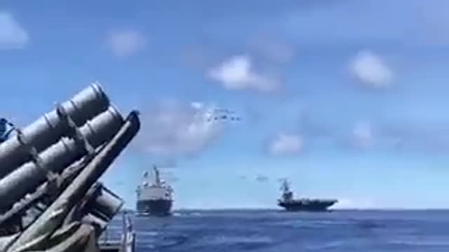 Αεροσκάφη του Αμερικανικού Ναυτικού πετούν κοντά στην Ταϊβάν