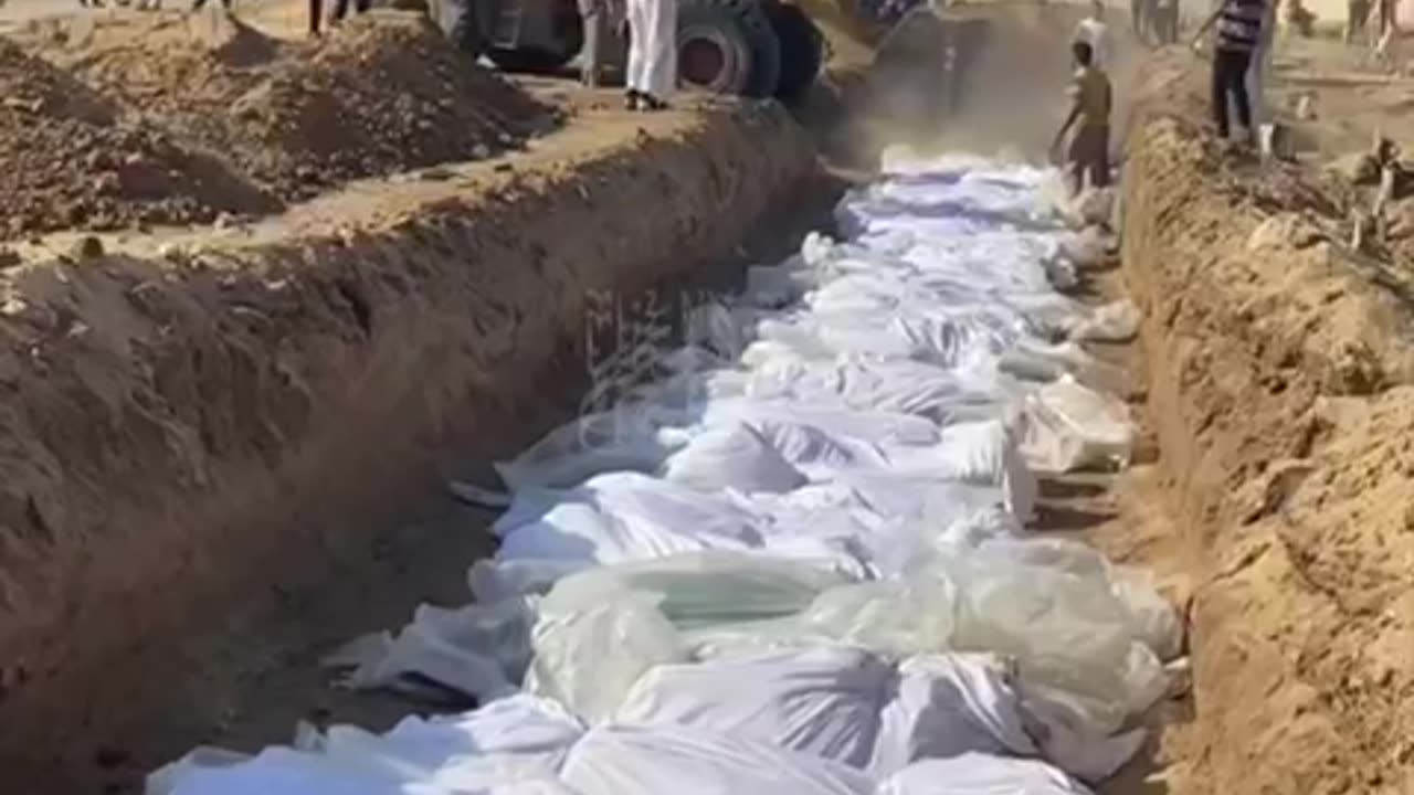 Mass grave of Palestinians killed during Israeli bombing