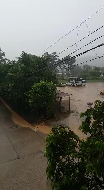 Las lluvias han hecho ‘ríos’ en vías destapadas