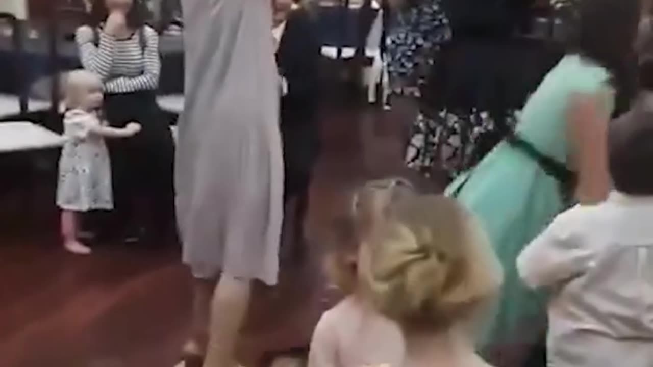 FailArmy Ya gotta throw a second bouquet to distract them 💐🤦‍♀️