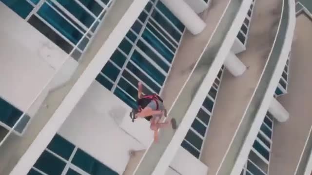 Pulo de Paraquedas de Cima de Prédio 😱😱😱😱😱