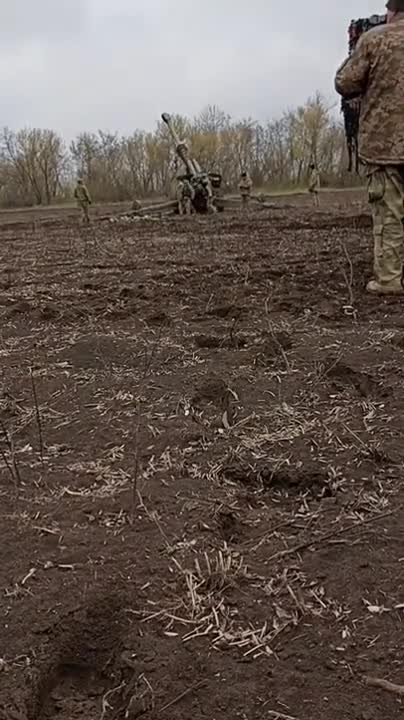 Ukrainian artillery crew in action