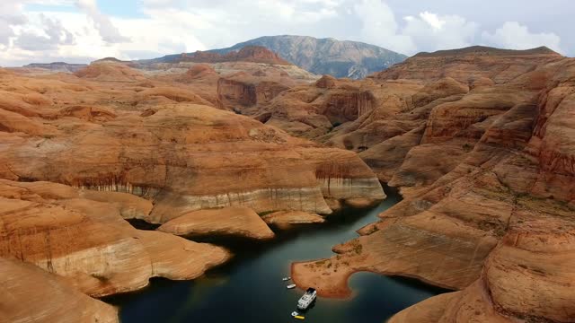 flying-over-lake-powell-with-mountains-and-canyons