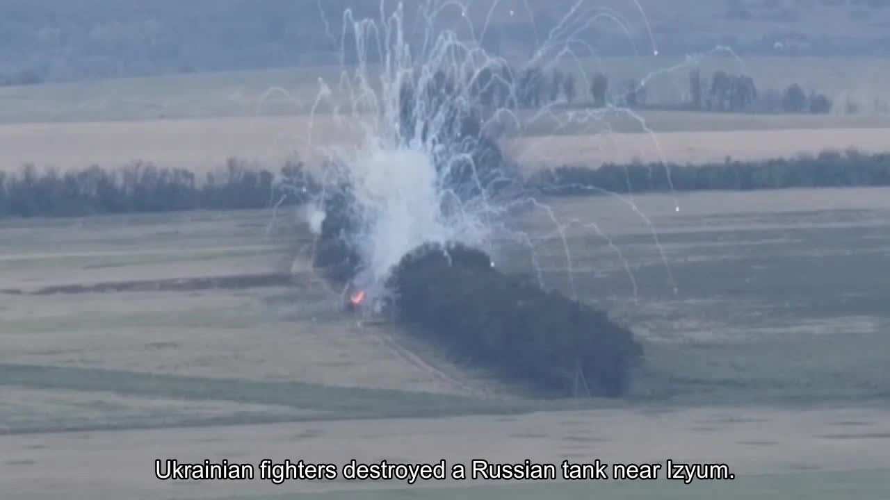 Ukrainian fighters destroyed a Russian tank near Izyum.