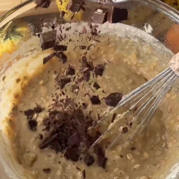 "Deliciously Moist Banana Bread Oat Muffins: The Perfect Breakfast Treat!"