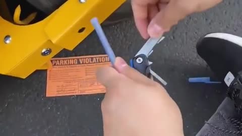 Defeating a Car Boot Lock with Plastic Pen!