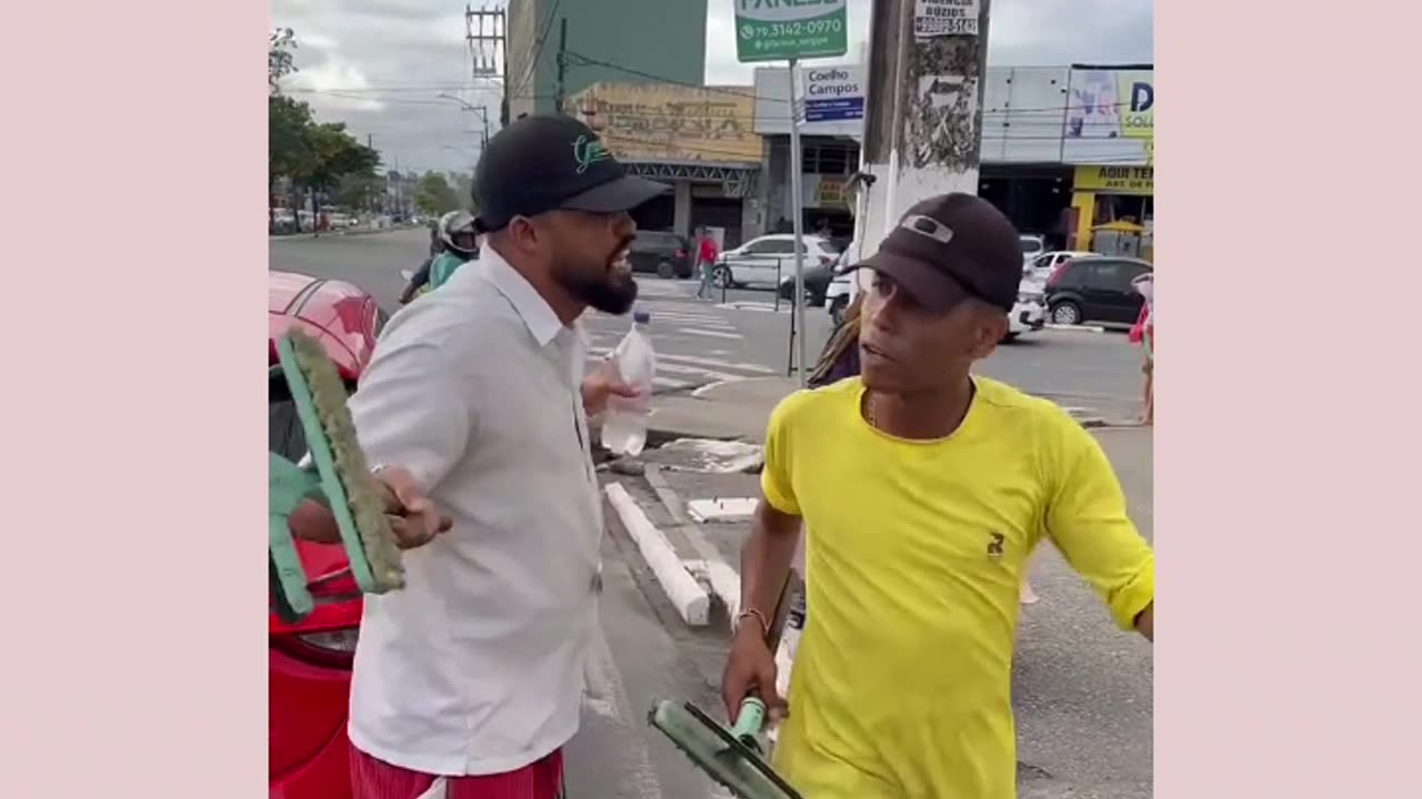 Malokas fight to clean a customer's windshield in the middle of the street... Harsh Reality!