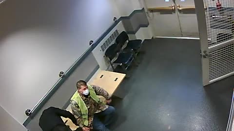1657HQOB02PrisonerProcessingLobby_2021-01-06_16h40min00s717ms.mp4