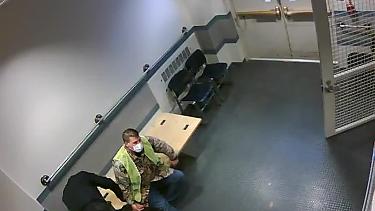 1657HQOB02PrisonerProcessingLobby_2021-01-06_16h40min00s717ms.mp4