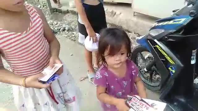 FEEDING THE HUNGRY CHILDREN IN THE PHILIPPINES