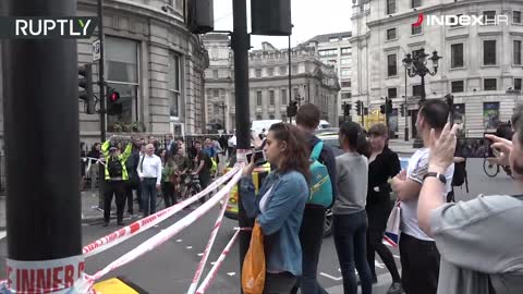 Autom se zabio u barijere kod britanskog parlamenta