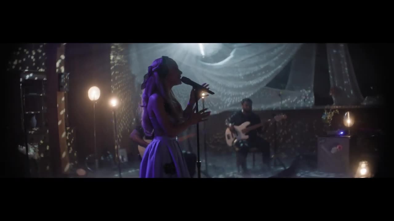 Ariana Grande - Right There (Live From London)