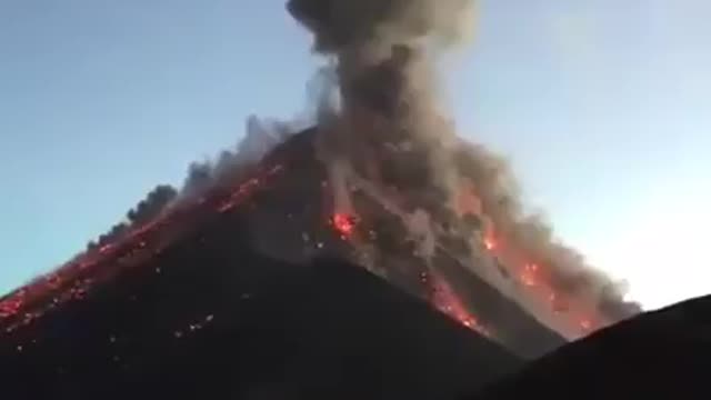 Imágenes de la erupción volcánica que deja al menos 25 muertos en Guatemala