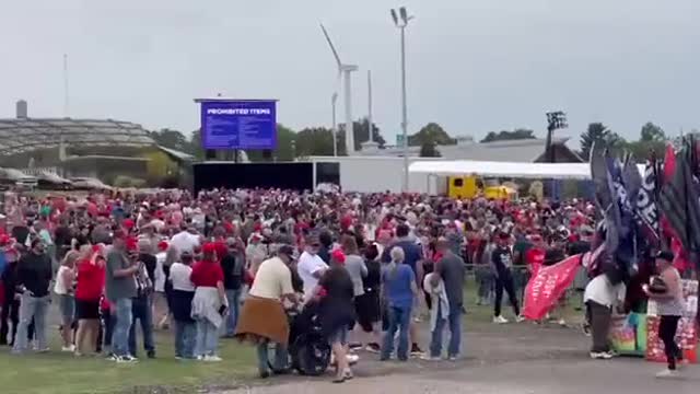 Thousands Upon Thousands of American-Lovers Line Up to Hear Trump Speak