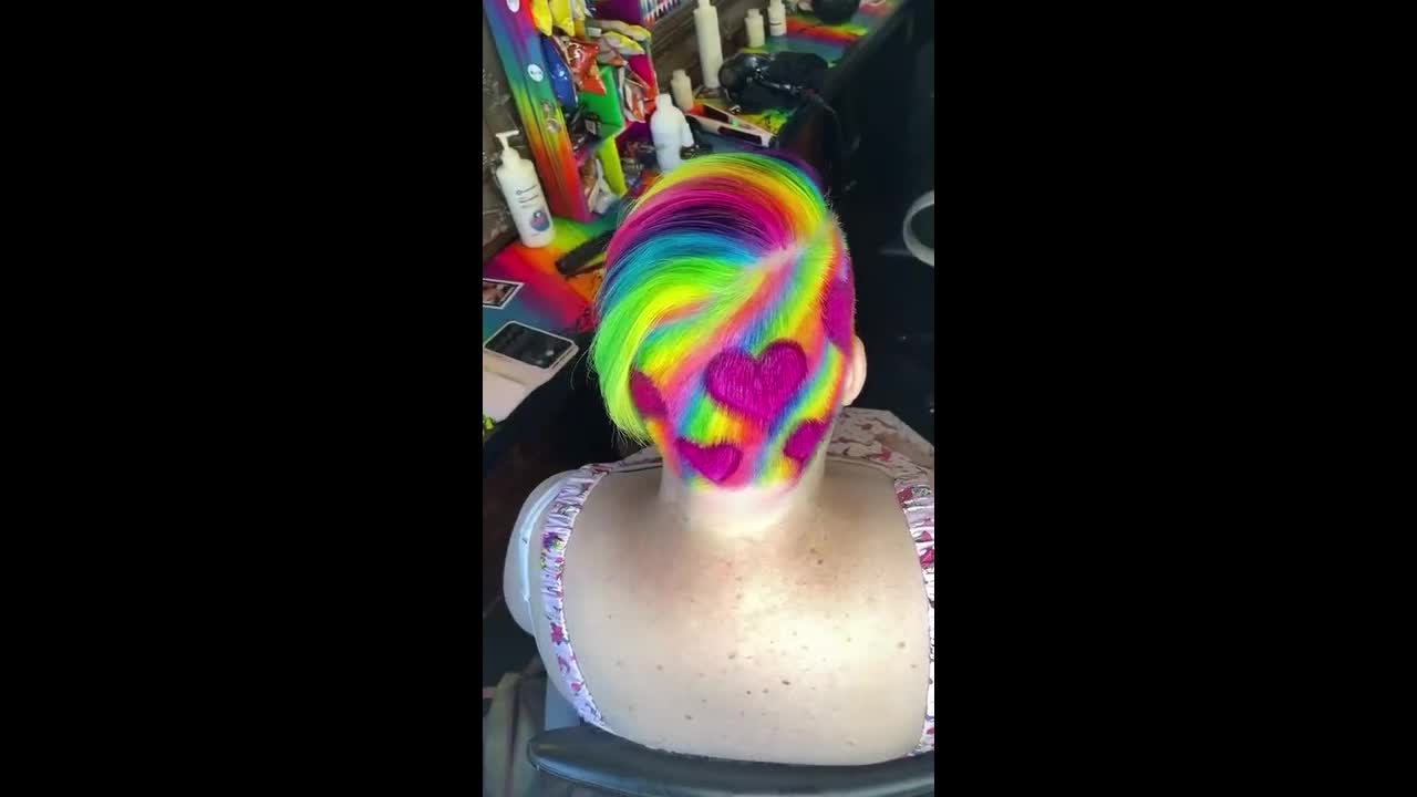 COOL! Hairstylist Takes a New Twist on Hair Design!:D