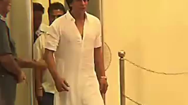 Srk entry like a lion... Great khan shahrukh khan