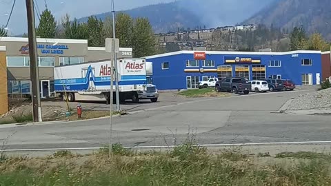 Big smoke plooms coming of the mountain near rose valley west kelowna view from the highway