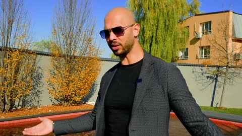 THE BIGGEST MISTAKE RICH MEN MAKE WITH GIRLS