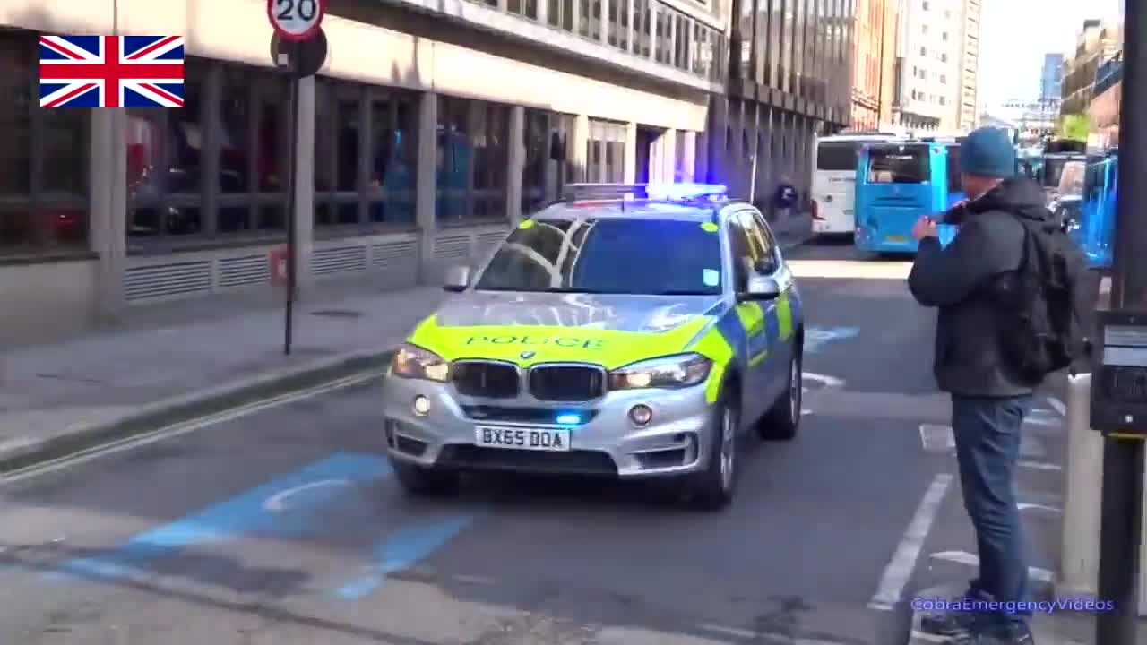 Japanese police cars vs United Kingdom police cars