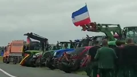 The German farmers are coming. The agricultural protest against bad governments is spreading.