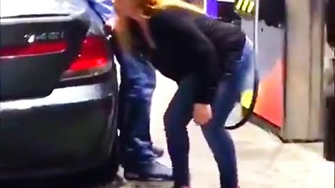 Just another day in Florida..... Can you tell whats wrong with her?