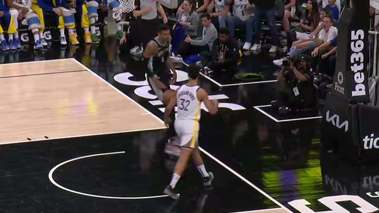 Wemby with MONSTER DUNK! Dominates Rim in GSW-SAS