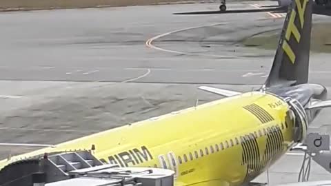 ESPERANDO VOO NO AEROPORTO DE RECIFE PARA O RIO DE JANEIRO