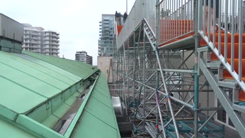 Rotterdamse Wereld Daken Dagen halverwege de trap op het dak van het WTC Beurs