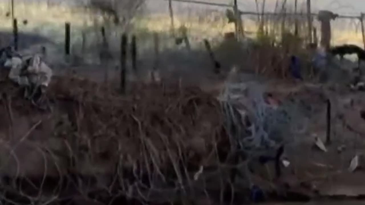 Migrants fail to get through Texas Barrier