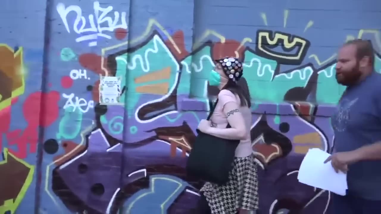 FemaIe Pred After a 1 YAER OId Plays Victim While Karen Defends Her (Berkeley California)