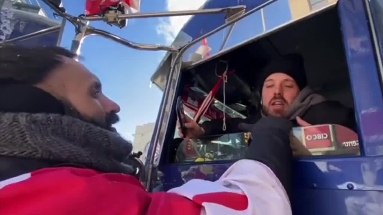 Freedom Convoy trucker gives his thoughts POLICE close in on his vehicle. OTTAWA